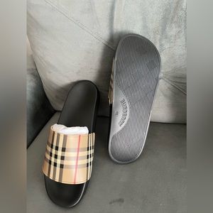 Burberry alude with the dust bah and box.